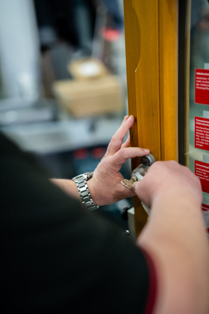 PixelTime | Handwertk Social Media | Höflich_Fenster_Tueren